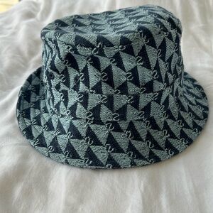 Sandro bucket hat